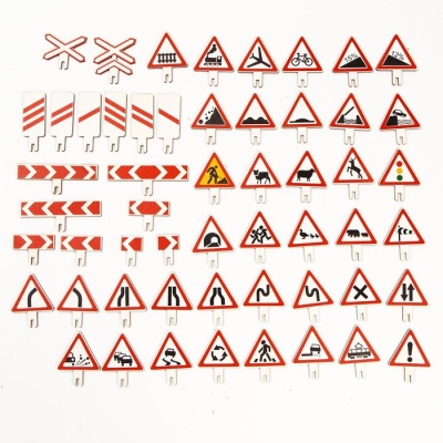 Конструктор Дорожные знаки в коробке «Предупреждающие знаки» 54 детали